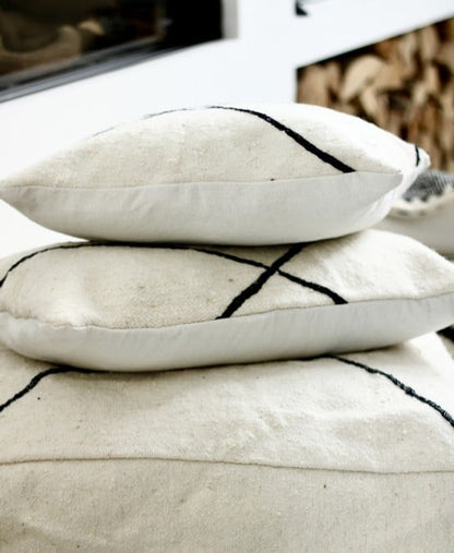 Pillow Vantage P433 – Moroccan Handmade Elegance